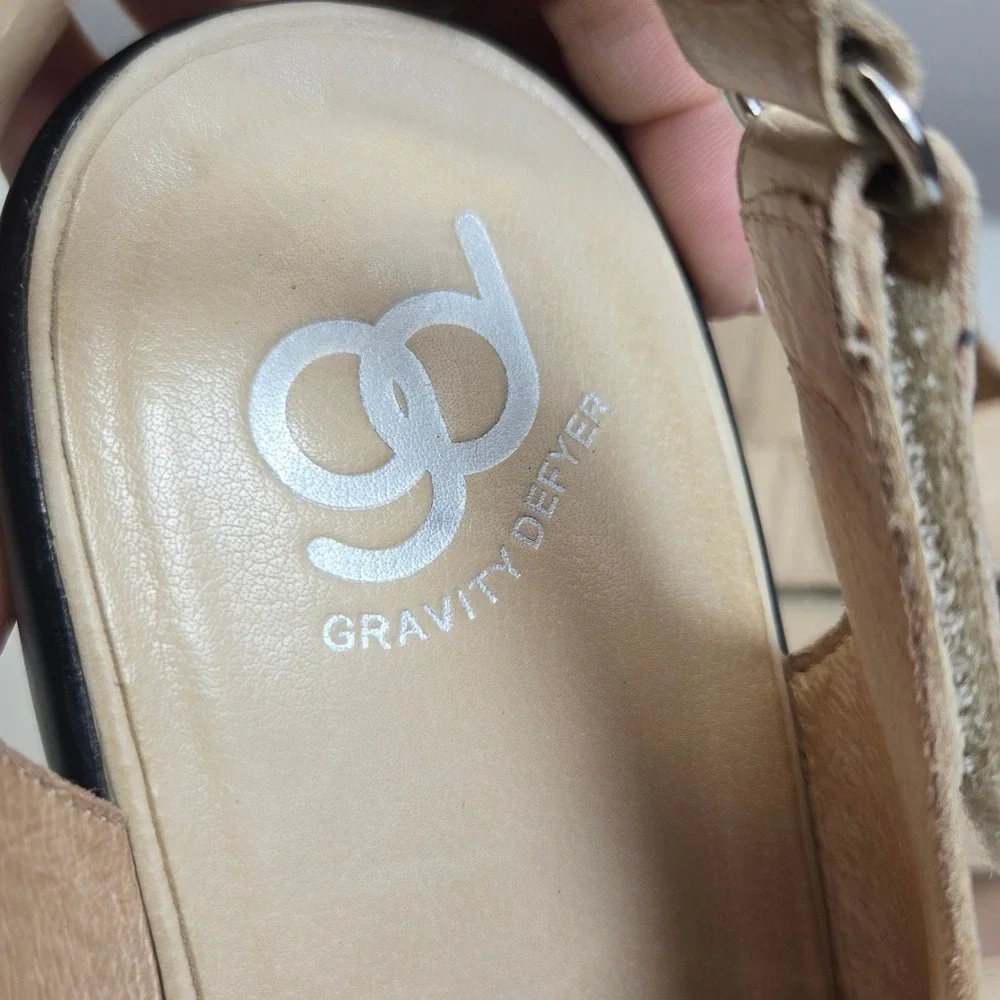 Gravity Defyer Strappy Sandals 9.5M Beige Leather‎ Versoshock Comfort Orthopedic